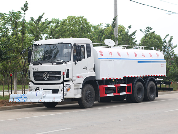 东风天龙路面清洗车