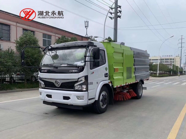 东风大多利卡D7扫路车