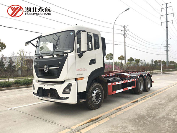 东风天龙后双桥钩臂式垃圾车