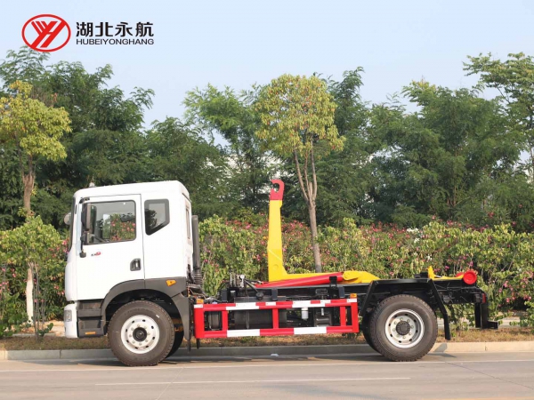 东风多利卡D9钩臂垃圾车