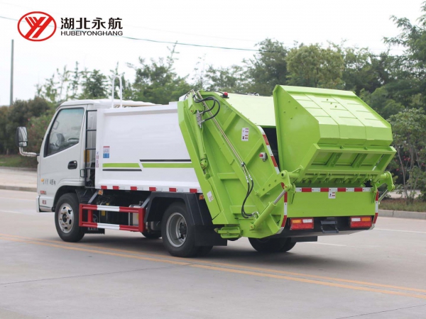 凯马4方压缩式垃圾车