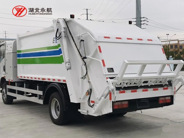 东风华神纯电动8方压缩式垃圾车