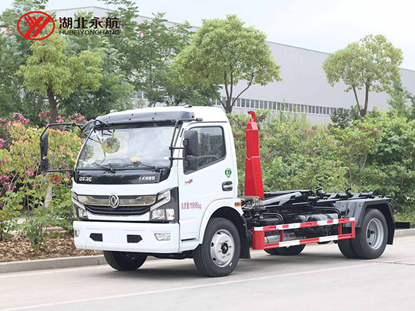 东风凯普特钩臂垃圾车