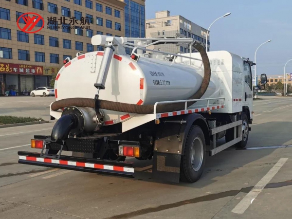 庆铃五十铃纯电动吸粪车