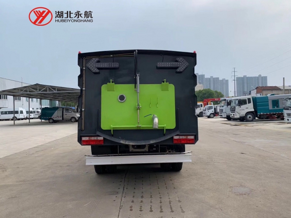 东风大多利卡D7洗扫车