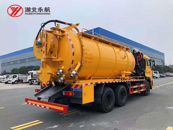 东风天龙后双桥吸污车