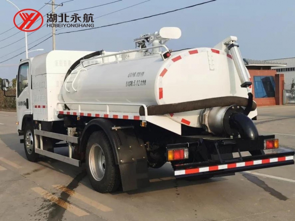 庆铃五十铃纯电动吸粪车