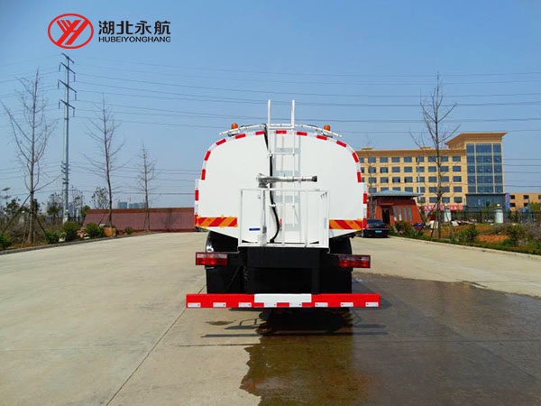 东风多利卡D9路面清洗车