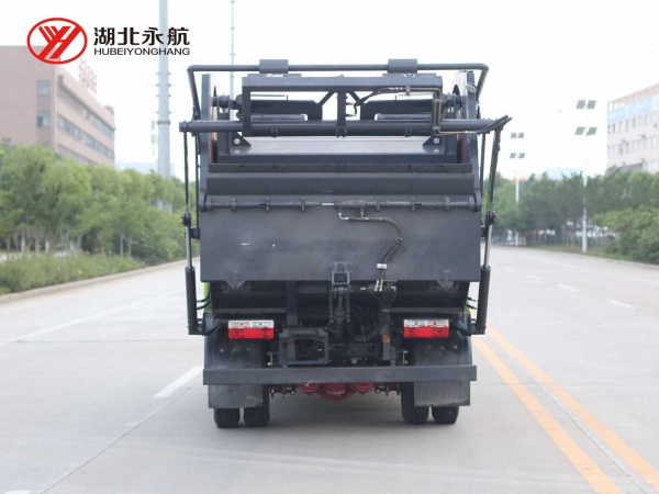 东风小多利卡7方无泄漏压缩式垃圾车