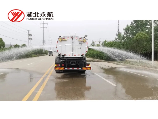 庆铃18吨纯电动路面清洗车