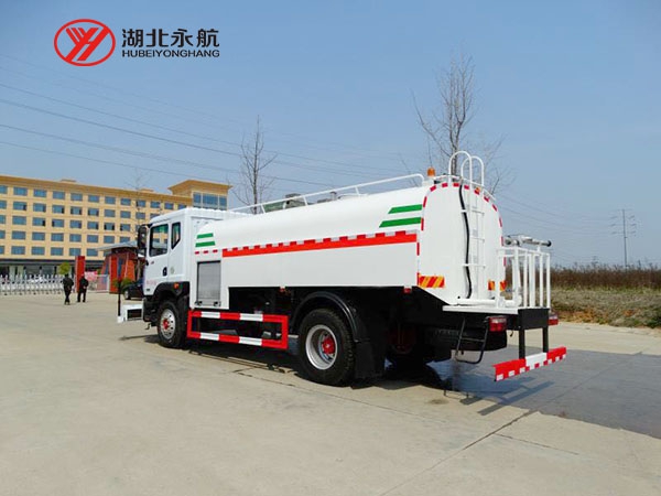 东风多利卡D9路面清洗车