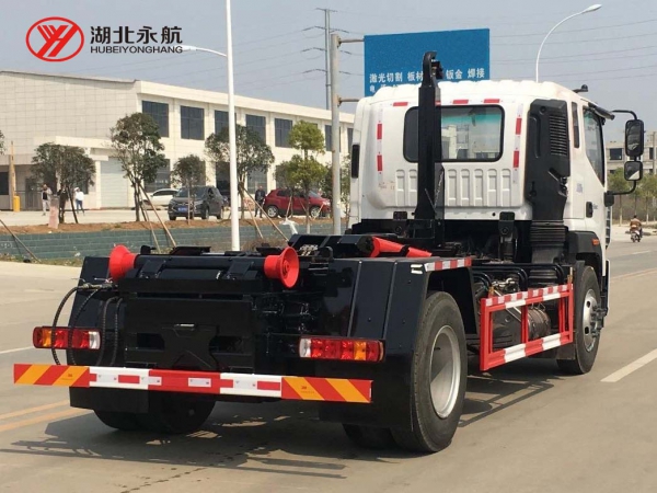福田欧马可钩臂垃圾车