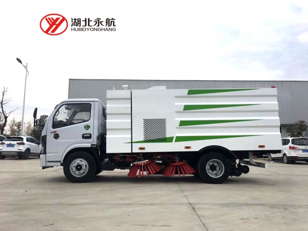 东风小多利卡D6扫路车