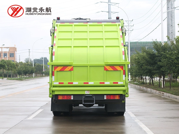 东风天龙后双桥18方压缩式垃圾车