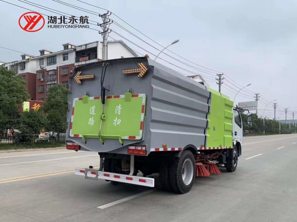 东风大多利卡D7扫路车