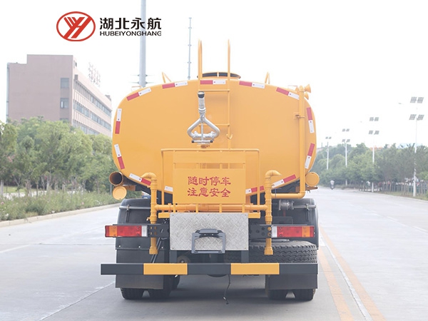 东风天龙后双桥洒水车