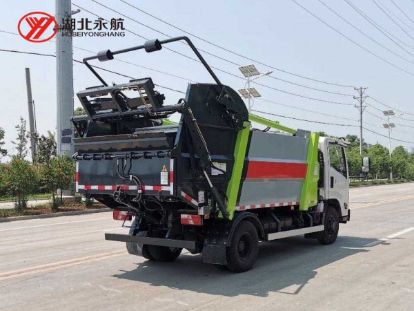 江铃7方无泄漏压缩式垃圾车