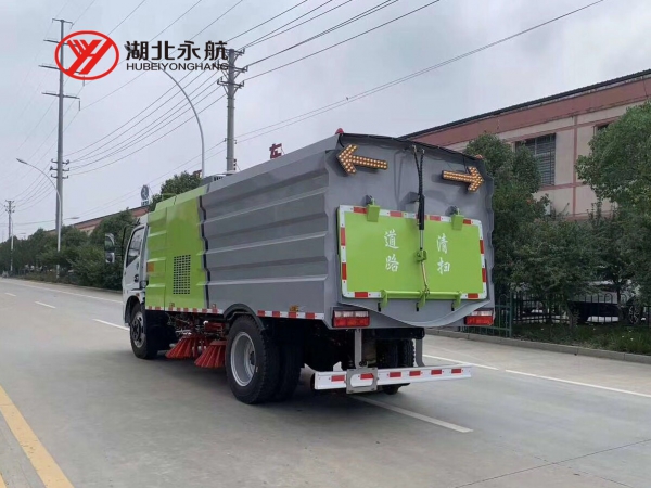 东风大多利卡D7扫路车