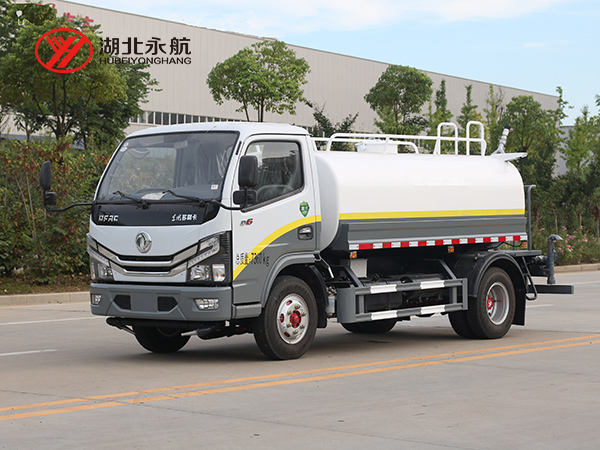 东风小多利卡D6洒水车