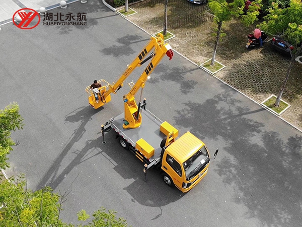 东风小多利卡13.5米高空作业车