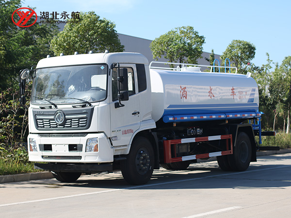 东风天锦洒水车