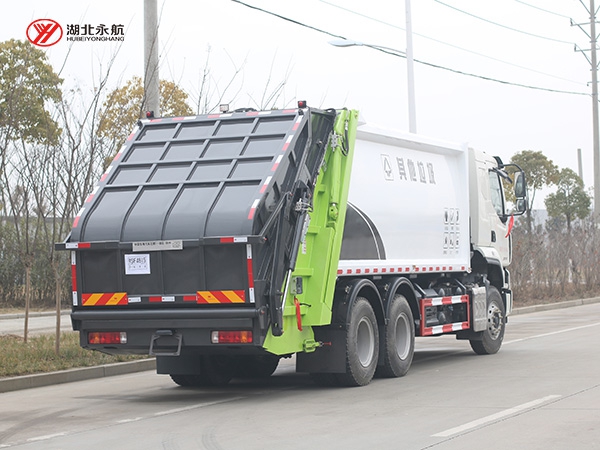 柳汽乘龙18方压缩式垃圾车
