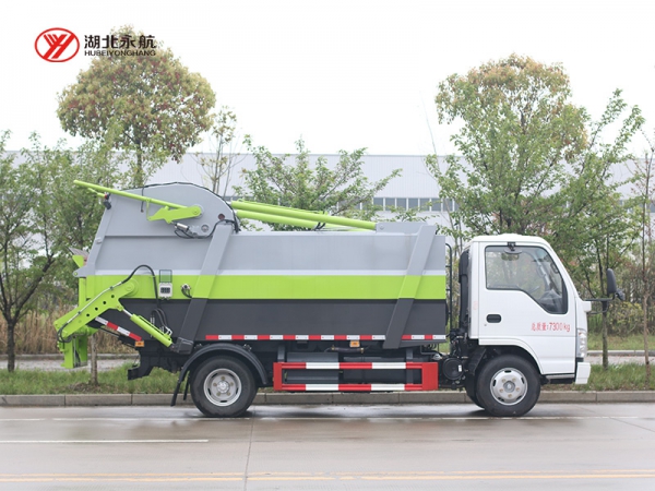 庆铃7方无泄漏压缩式垃圾车