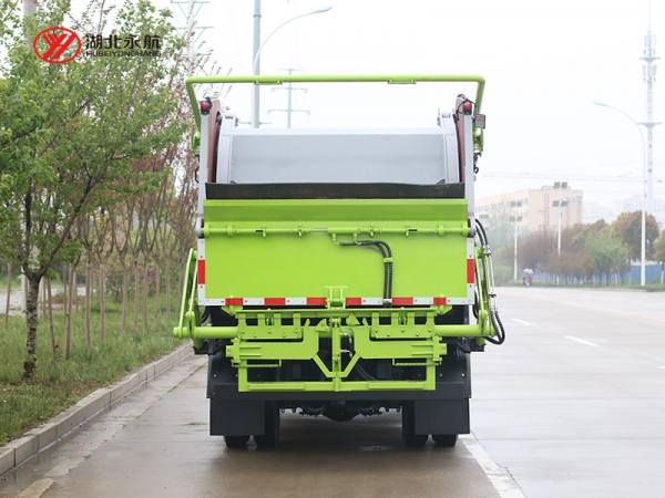 庆铃7方无泄漏压缩式垃圾车