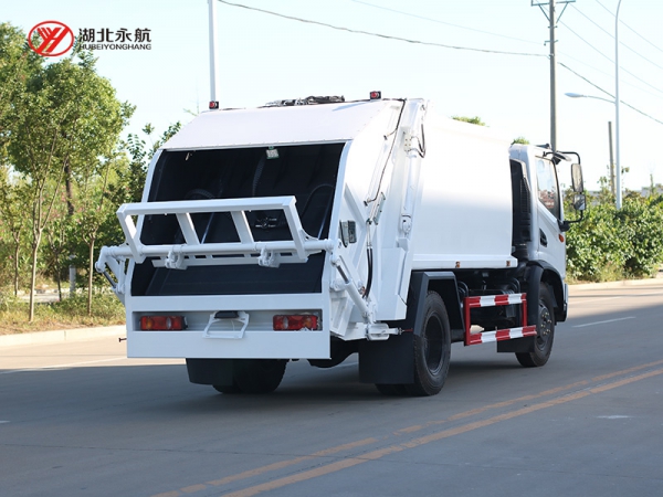 东风华神T3 8方压缩式垃圾车