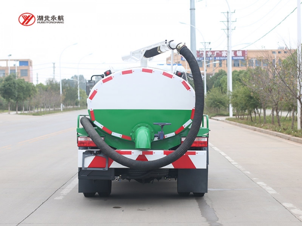 东风小多利卡D6吸粪车