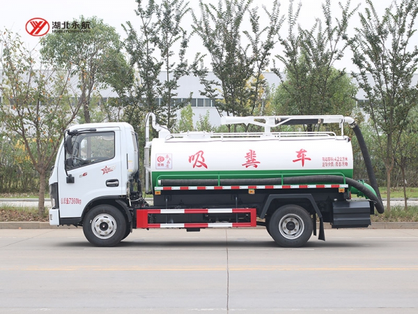 东风小多利卡D6吸粪车