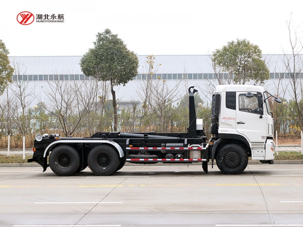 东风天龙后双桥(天然气)钩臂垃圾车