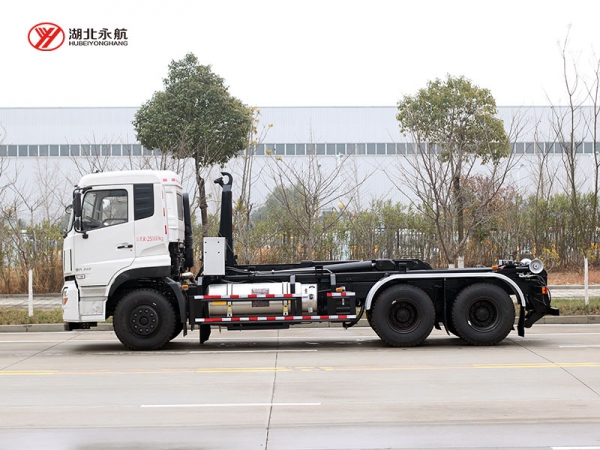 东风天龙后双桥(天然气)钩臂垃圾车