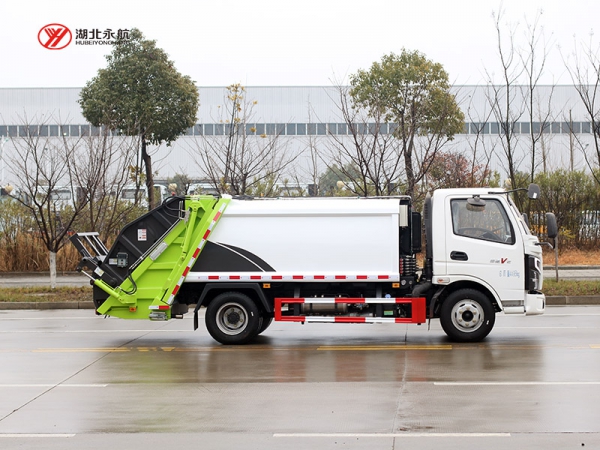 飞碟奥驰5方压缩式垃圾车（限高）