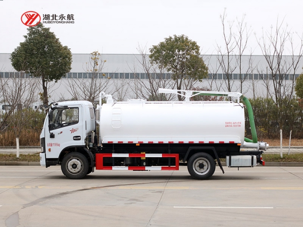 东风大多利卡D7吸粪车