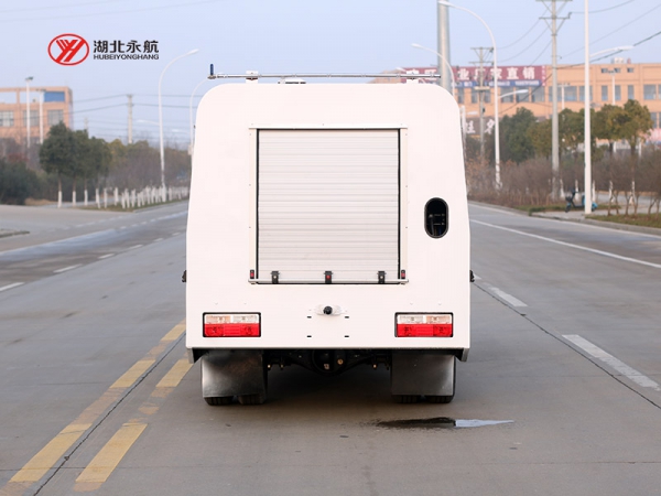 东风途逸路面养护车