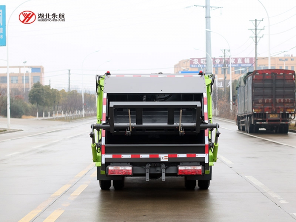 飞碟奥驰5方压缩式垃圾车（限高）