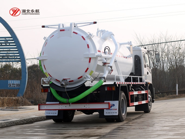 庆铃五十铃FTR吸污车