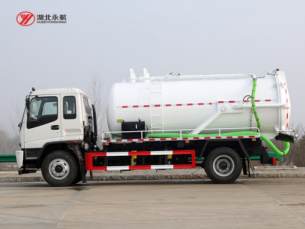 庆铃五十铃FTR吸污车