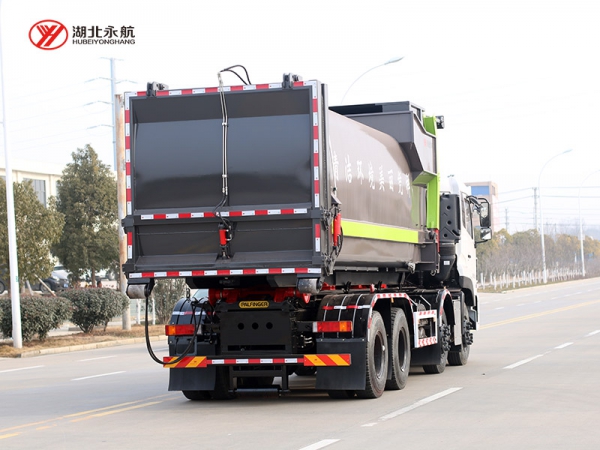 东风天龙前四后八钩臂垃圾车
