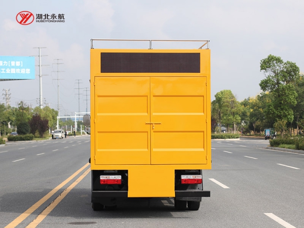 东风小多利卡D6污水净化车