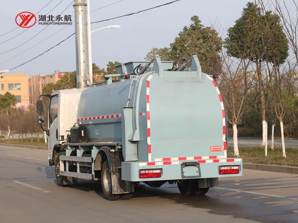 东风华神8吨纯电动餐厨垃圾车