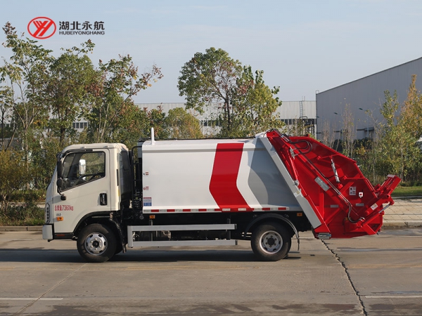 福田领航6方压缩式垃圾车