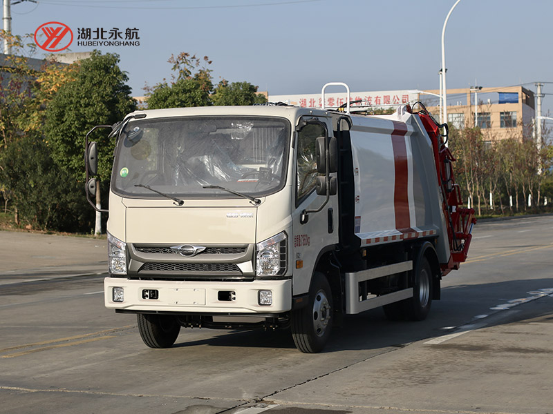 福田领航6方压缩式垃圾车