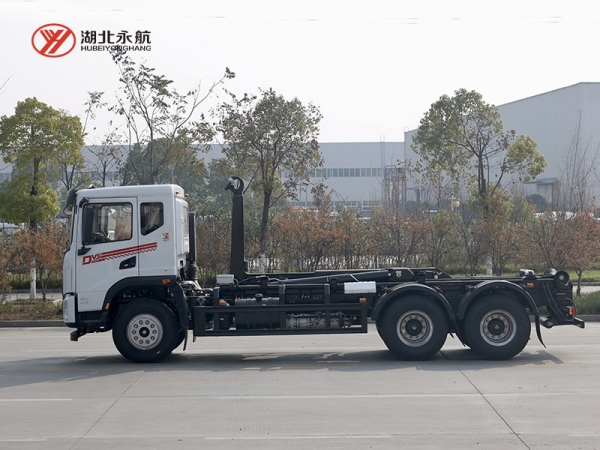 东风华神DV5后双桥钩臂垃圾车
