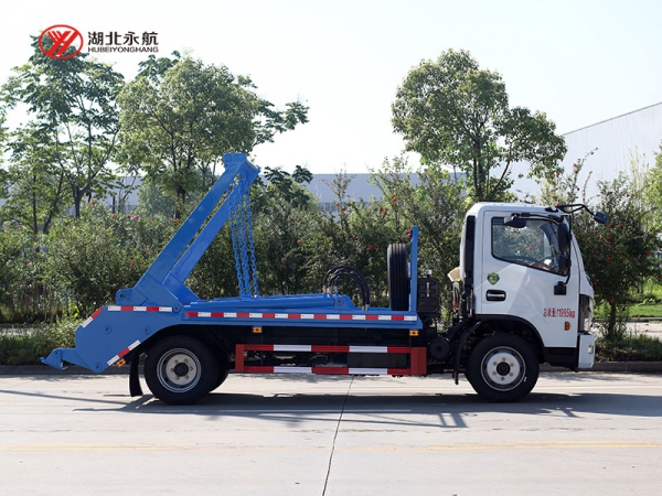 东风大多利卡D7摆臂垃圾车