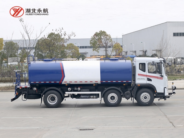 东风华神DV5小三轴洒水车