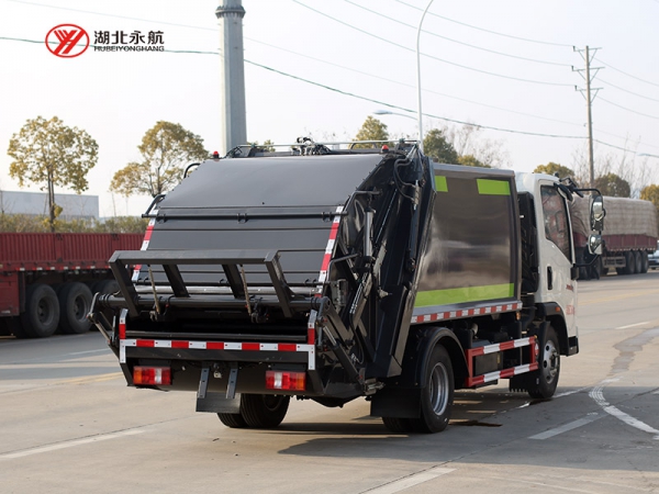 重汽豪沃6方压缩式垃圾车