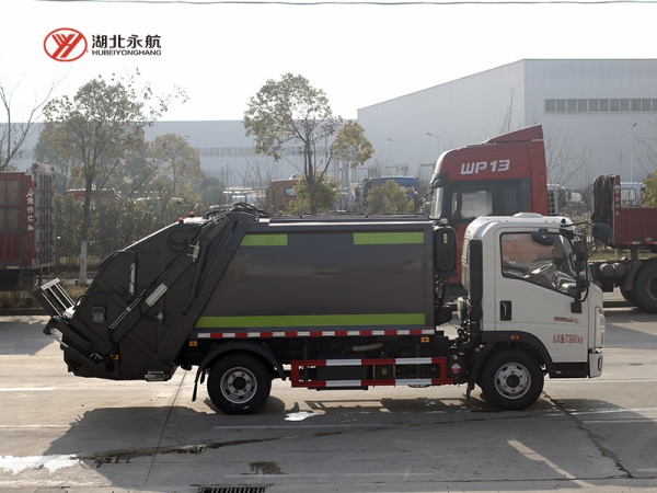 重汽豪沃6方压缩式垃圾车