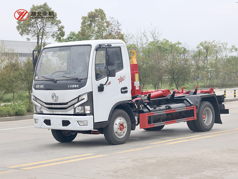 东风小多利卡D6钩臂垃圾车